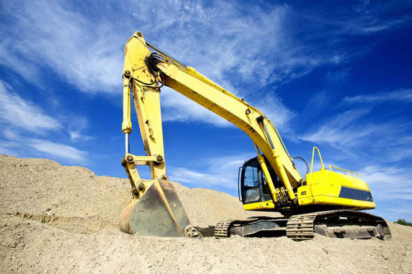 培训反铲挖掘机进行沟槽挖掘作业